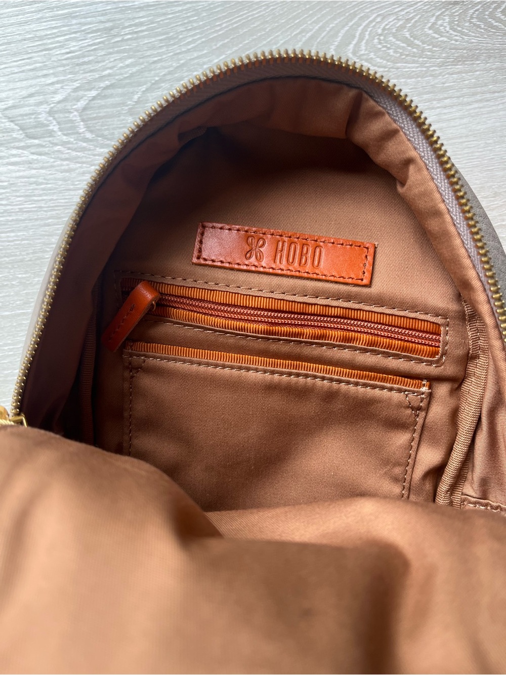 NEW HOBO Fern Taupe Leather Crossbody sling bag - Genuine Leather - Picture 3 of 5
